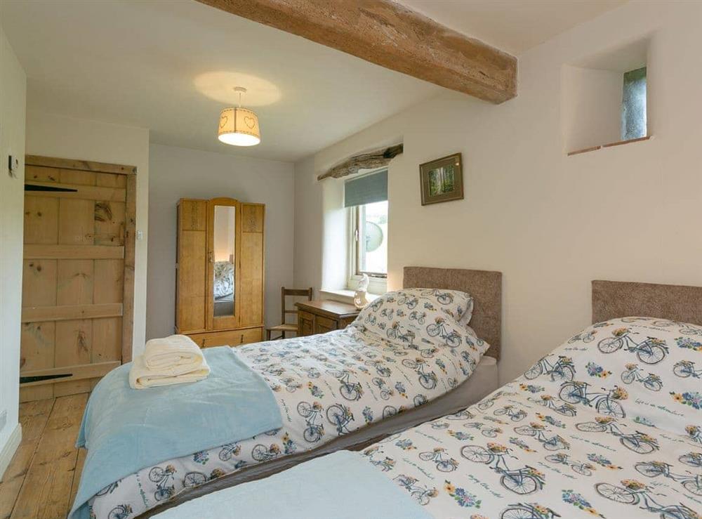 Twin bedroom at Hall Barn in Earl Sterndale, near Buxton, Derbyshire