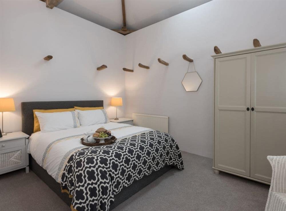 Kingsize bedroom at Hall Farm Barn in Lamas, near Buxton, Norfolk