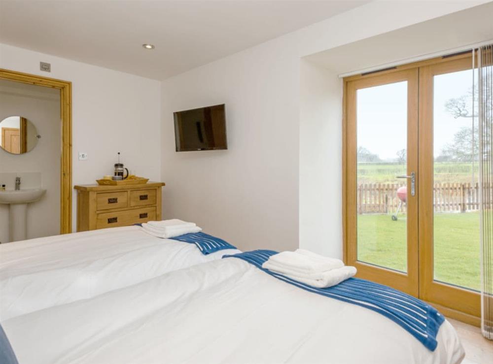 light and airy twin bedroom with en-suite at The Great North Barn, 