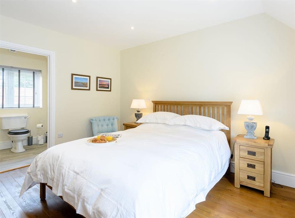 Serene bedroom with kingsize bed and en-suite (photo 2) at Sea Holly Cottage, 