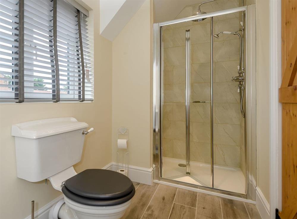 En-suite shower room at Sea Lavender Cottage, 