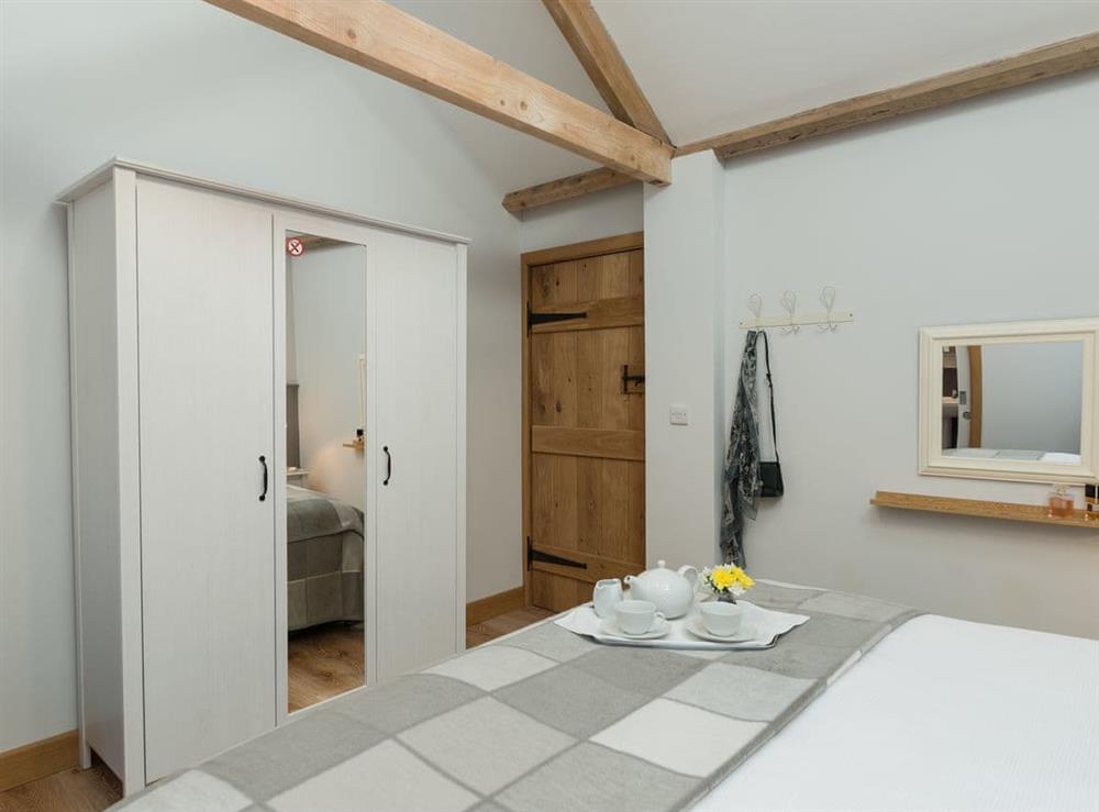 Double bedroom with en-suite (photo 2) at Daisy Cottage, 