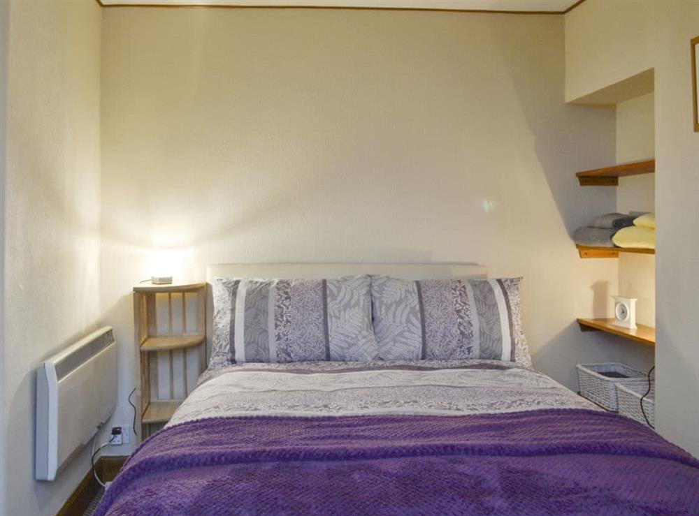 Peaceful double bedroom at Toab, 