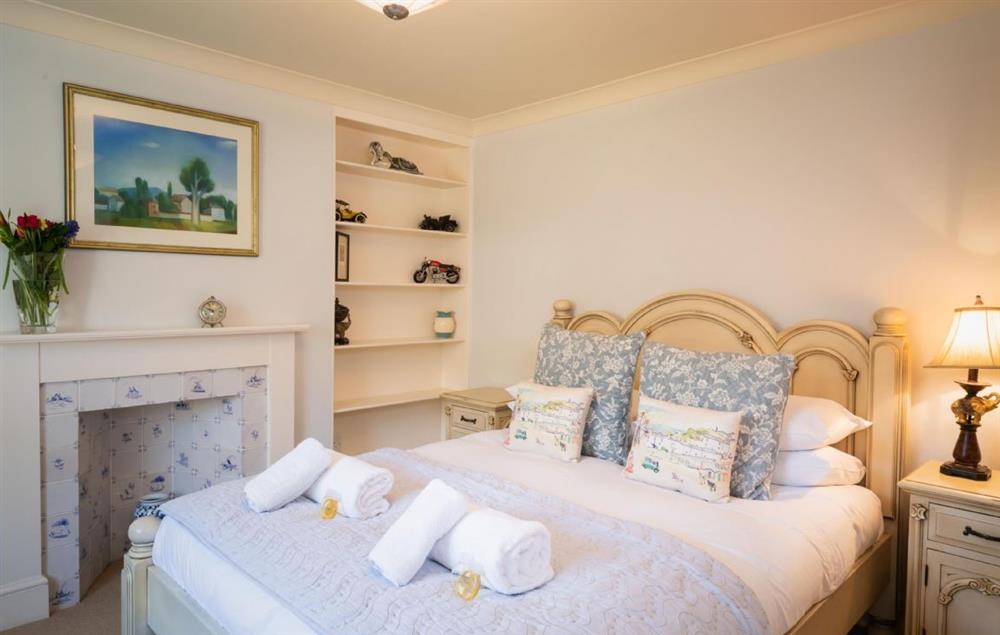 Double bedroom with 5’ bed at Hamilton House, Branscombe
