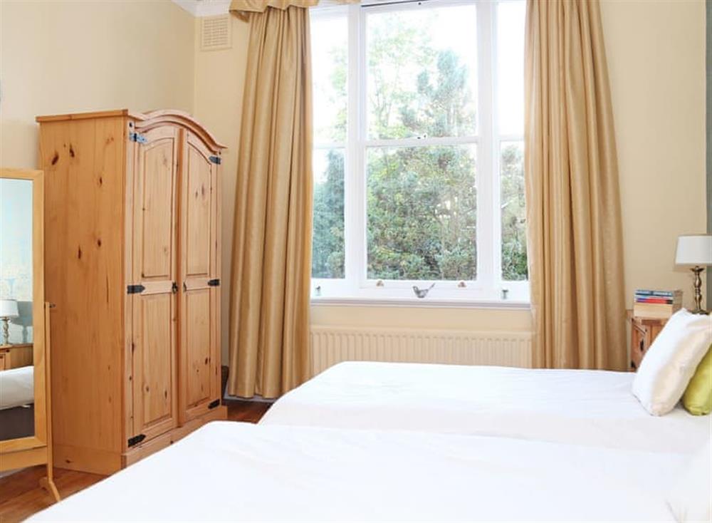 Twin bedroom at Hamilton House in Tunbridge Wells, Kent