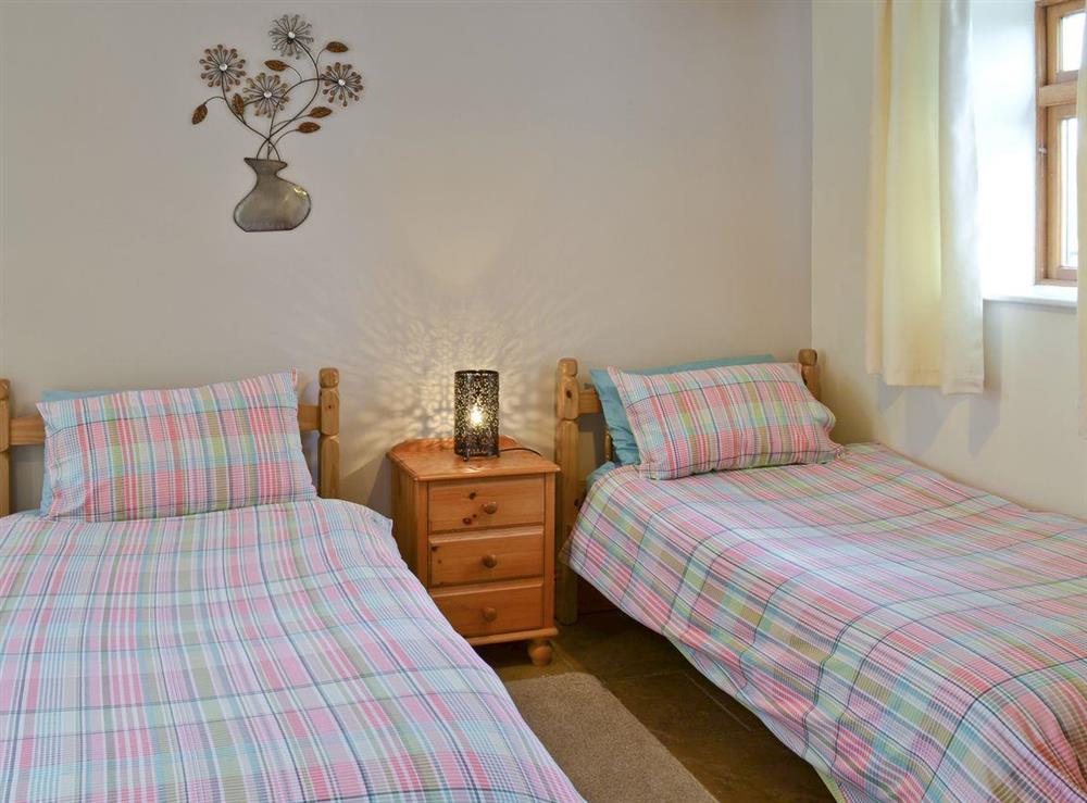 Relaxing twin-bedroom at Hampshire Cottage in Muston, Filey, North Yorkshire
