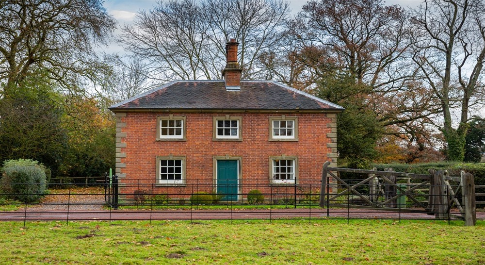 The exterior of The Lodge, Droitwich, Worcestershire (photo 3) at Hanbury Lodge in Droitwich, Worcestershire