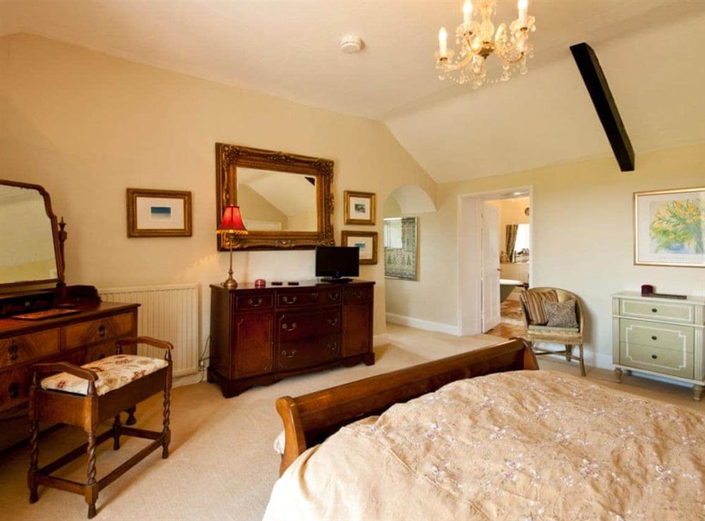 Double bedroom (photo 8) at Handley Cross House in Harewood End, South Herefordshire., Great Britain