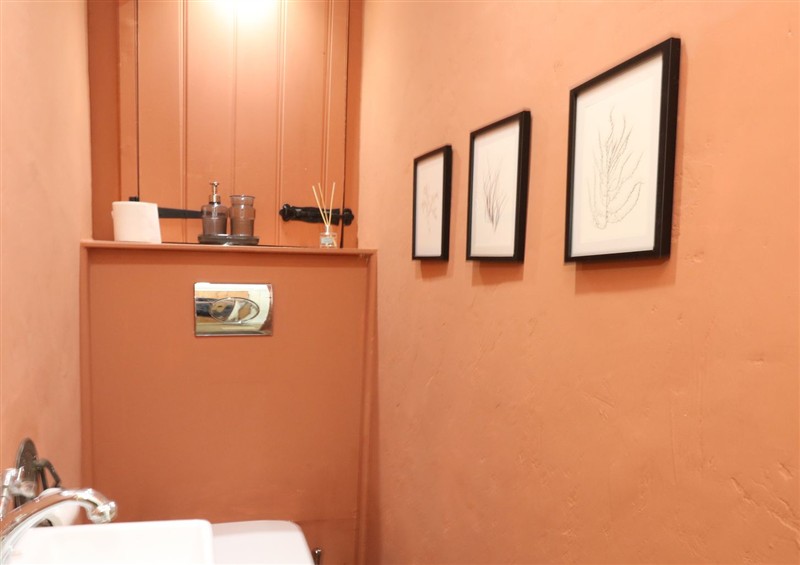 The bathroom at Happiness Cottage, Piddlehinton