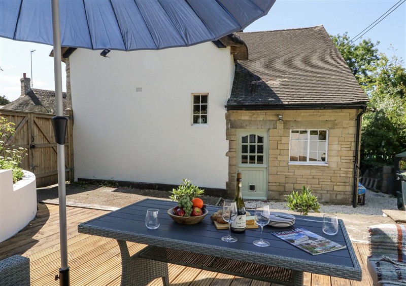 This is the patio at Happiness Cottage, Piddlehinton