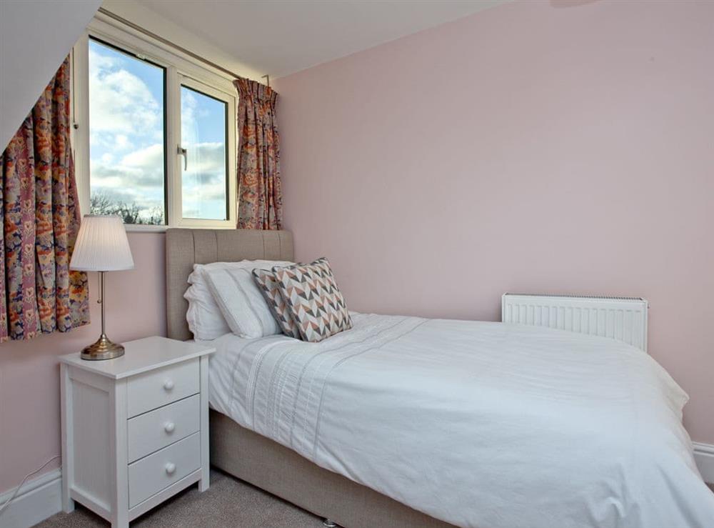 Inviting twin bedroom at Happy Place in Brixham, Devon