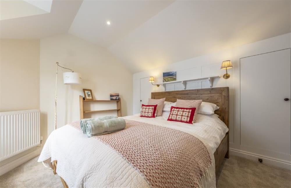 Master bedroom with 5’ king-size bed at Harbour Cottage, Wells-next-the-Sea