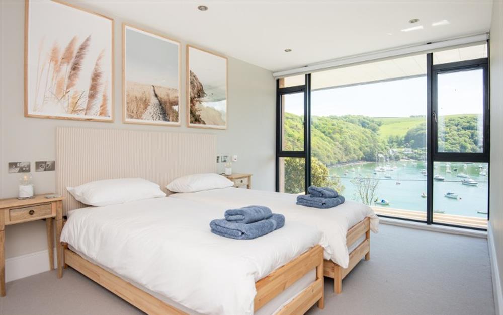 The twin bedroom  at Harbour Edge in Newton Ferrers
