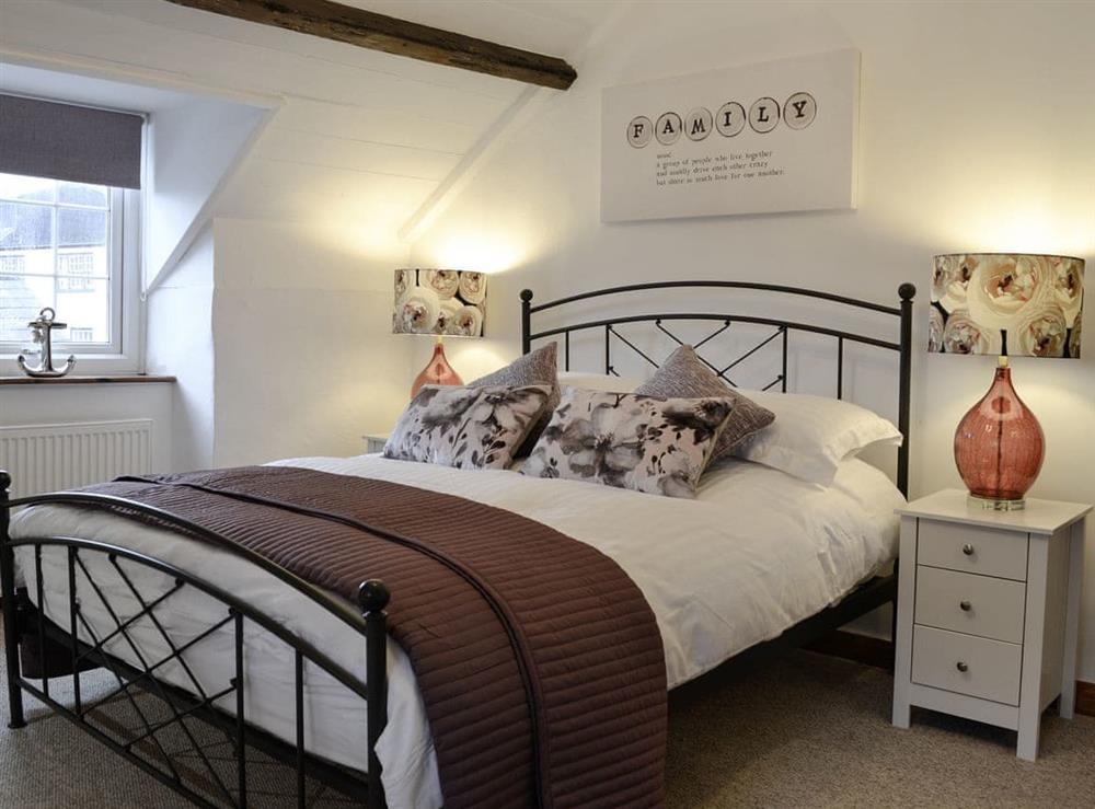 Double bedroom with en-suite at Harbour Hideaway in Ilfracombe, Devon