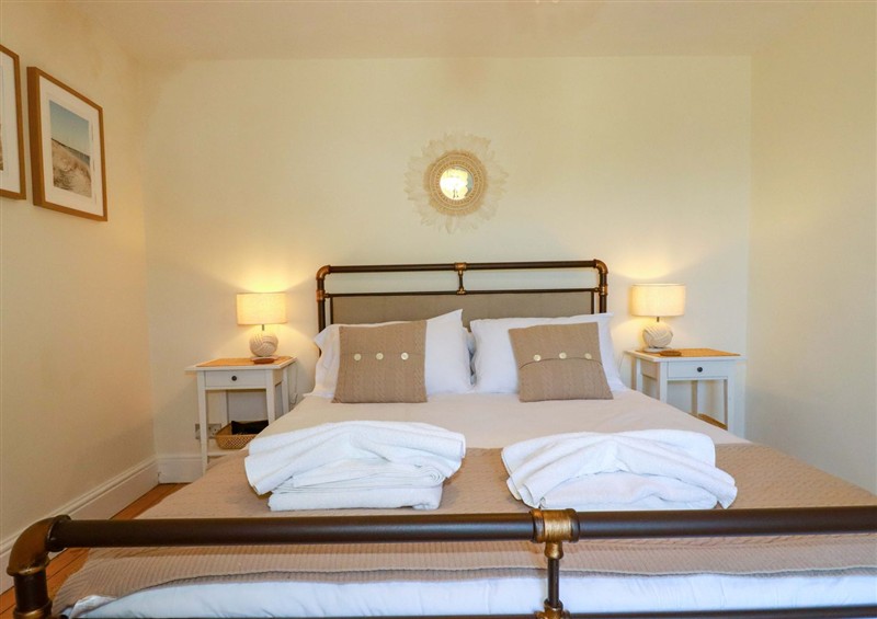 A bedroom in Harbour House (photo 2) at Harbour House, Looe