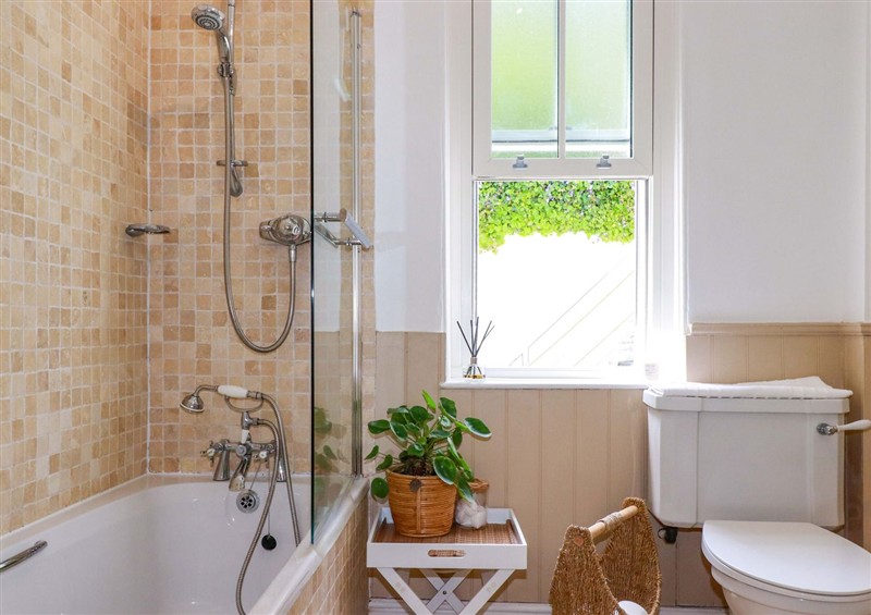 Bathroom at Harbour House, Looe