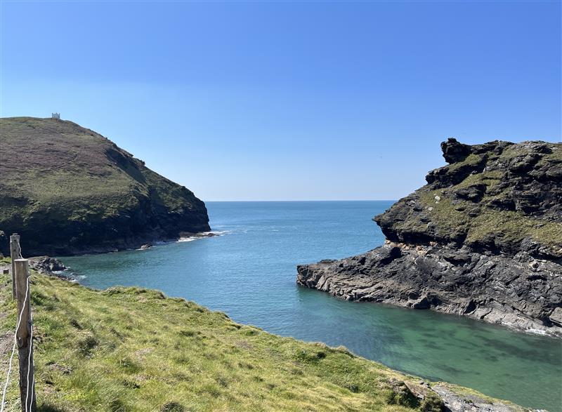 The setting around Harbour Light at Harbour Light, Boscastle