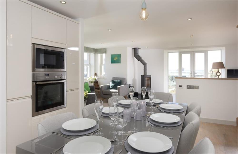 Dining table with seating for up to eight guests at Harbour Masters House, Portreath
