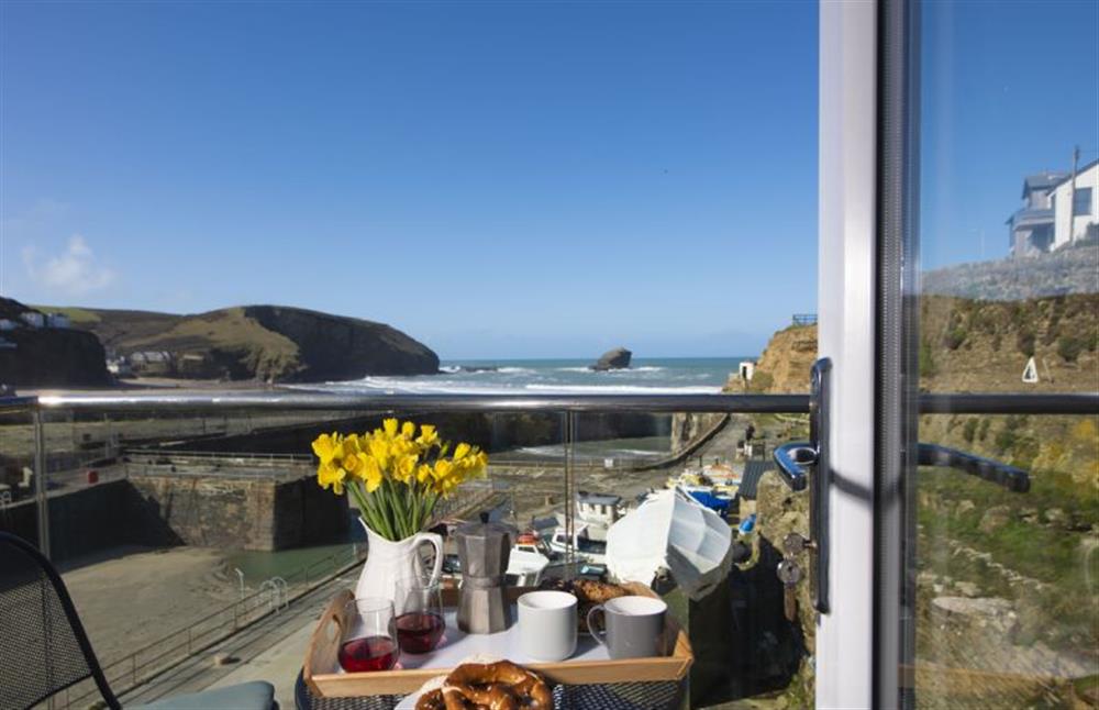 Enjoy breakfast overlooking Portreath beach at Harbour Masters House, Portreath