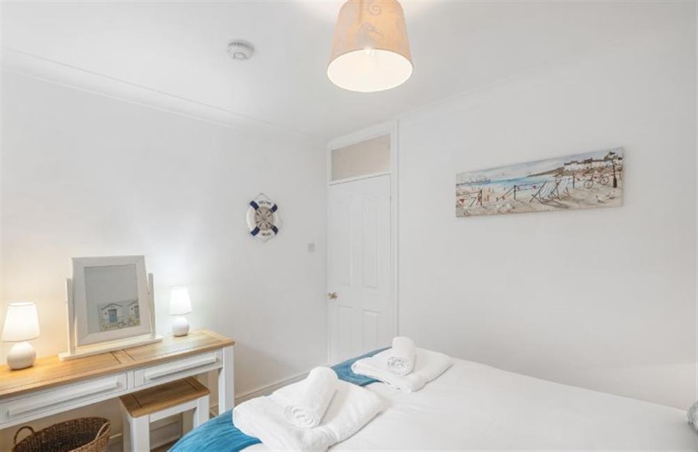 With double bed, bedside tables, wardrobe and dressing table (photo 4) at Harbour Steps, Falmouth