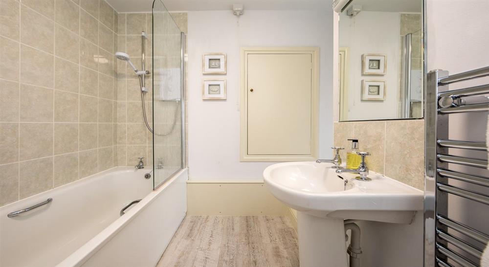 The bathroom at Harbour View in Boscastle, Cornwall