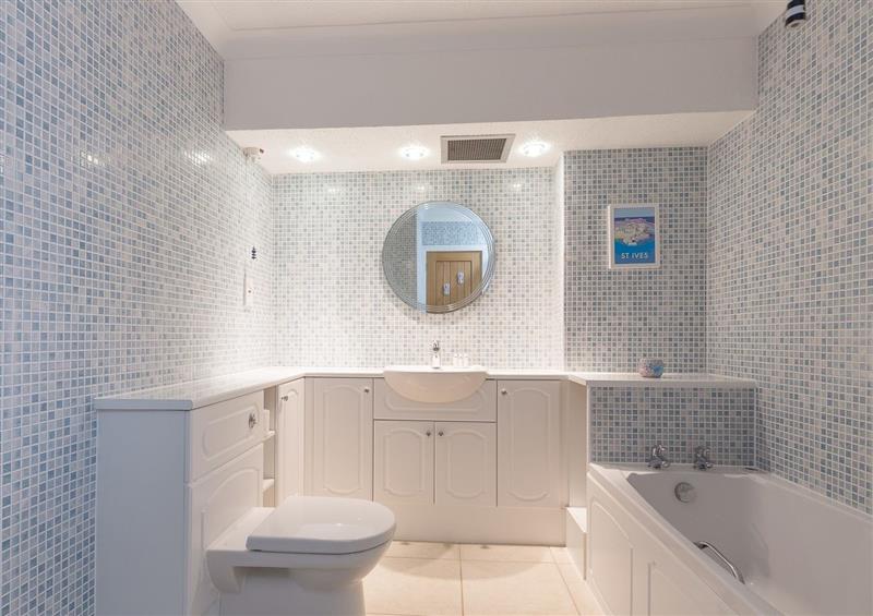 The bathroom at Harbour View, Carbis Bay