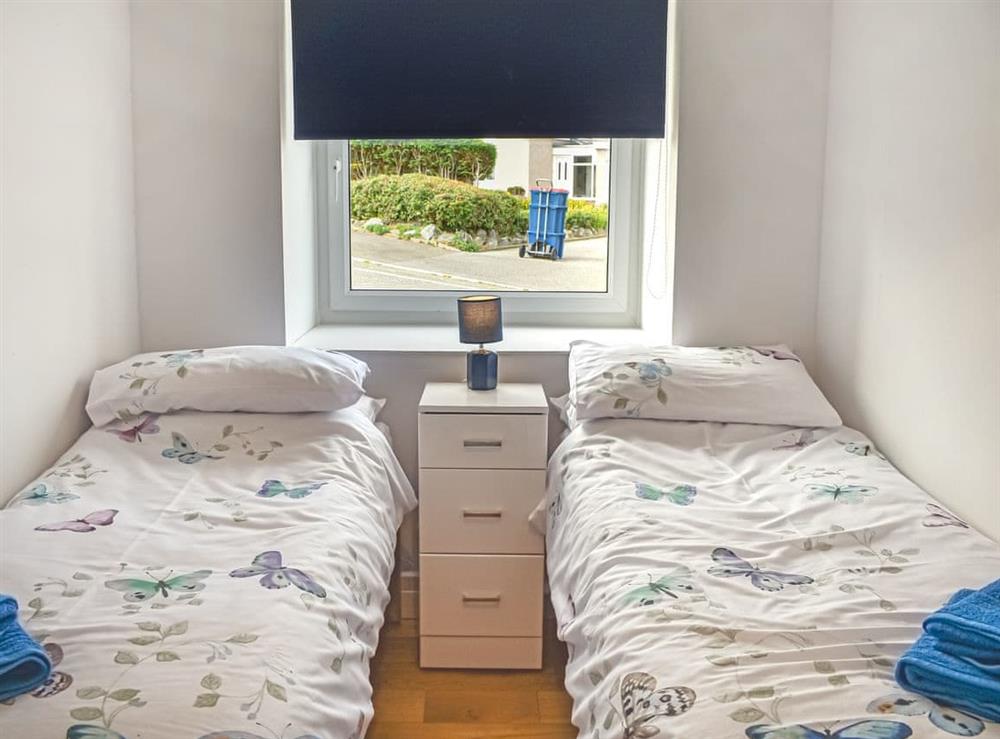 Twin bedroom at Harbour View in Cemaes Bay, Anglesey, Gwynedd