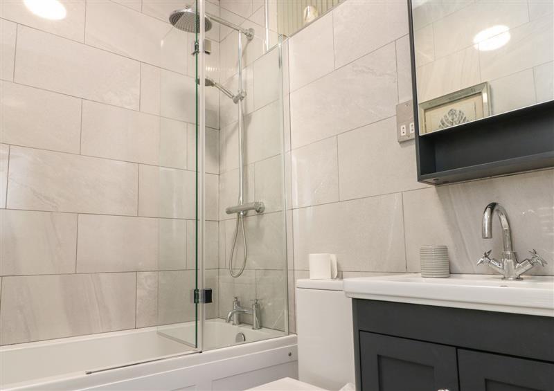 Bathroom at Harbour View - Flat 2, Barmouth