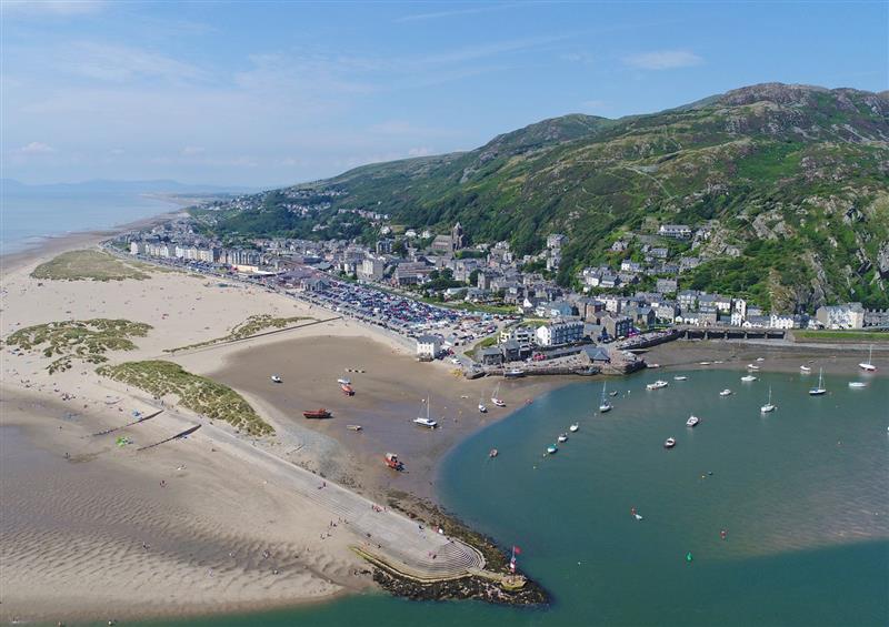 The setting around Harbour View - Flat 2 at Harbour View - Flat 2, Barmouth