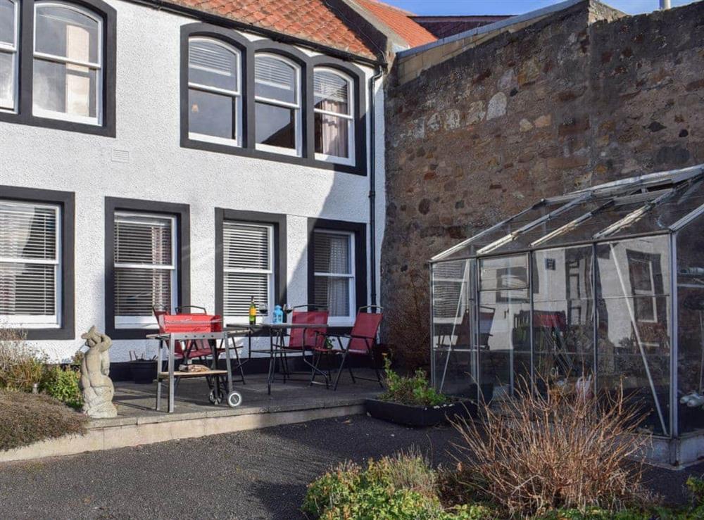 Shared courtyard with barbecue area at Harbour View House in Cellardyke, near Anstruther, Fife