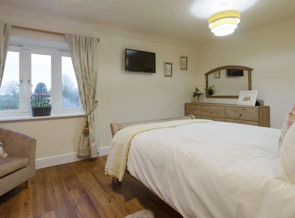 Well presented double bedroom at Harbour View in Wainfleet St. Mary, near Skegness, Lincolnshire