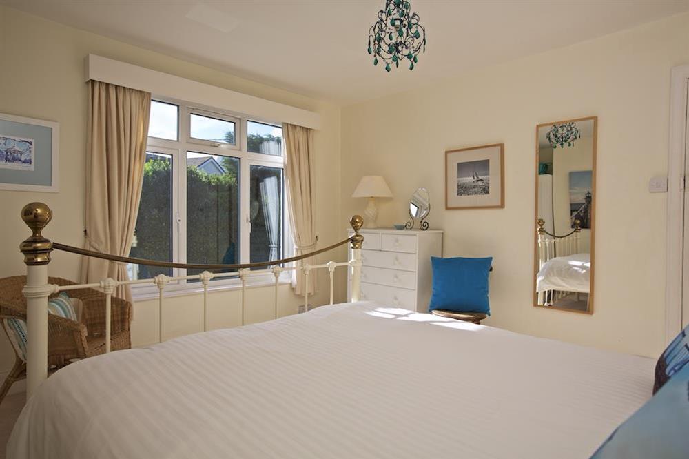 Kingsize double bedroom (photo 3) at Harbourfield in Herbert Road, Salcombe