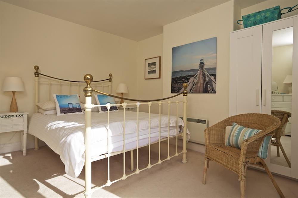 Kingsize double bedroom at Harbourfield in Herbert Road, Salcombe