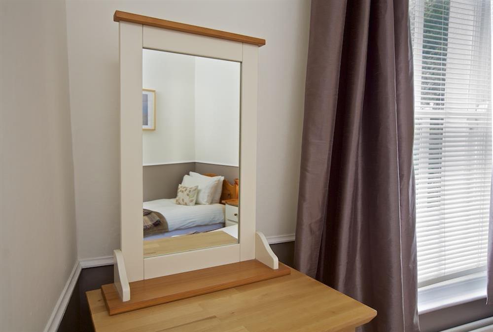 Cosy twin bedroom with en suite (photo 2) at Harbourside in South Town, Dartmouth