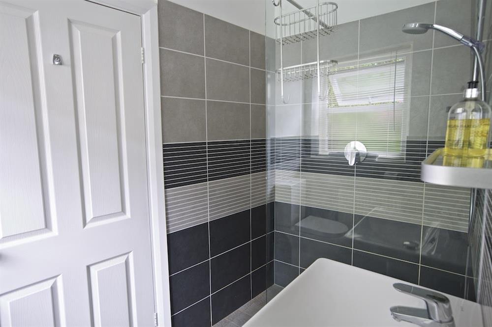En suite bathroom with shower cubical at Harbourside in South Town, Dartmouth