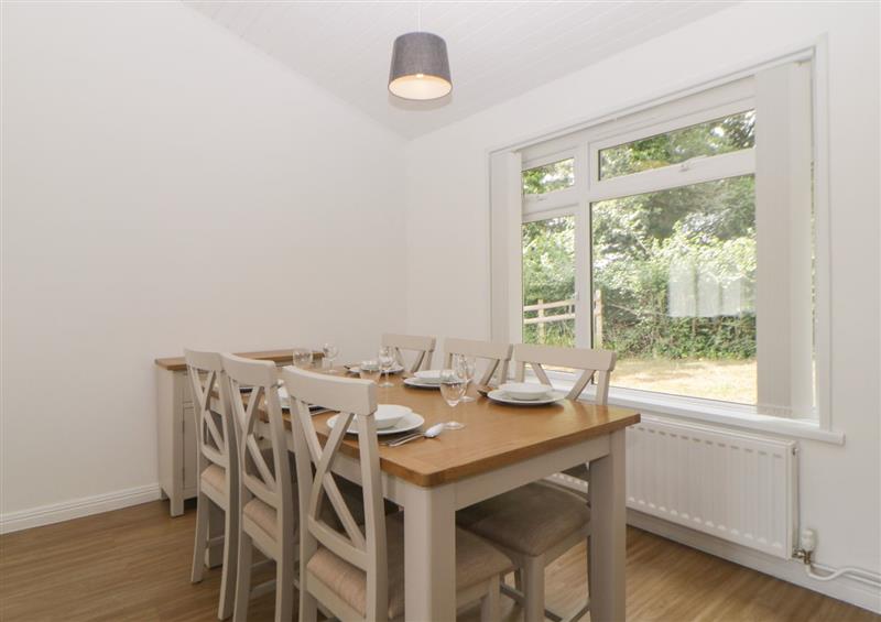The dining room at Harcombe House Bungalow 10, Chudleigh