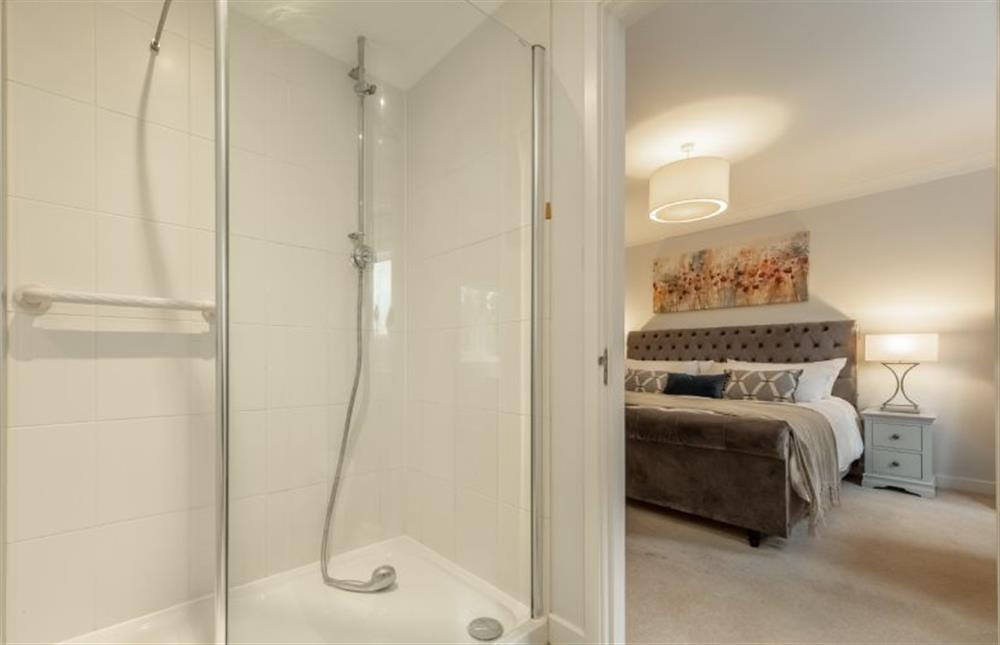 First floor: En-suite shower room to the master bedroom at Harp Garden, Fakenham