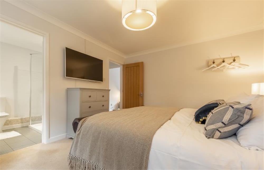 First floor: Master bedroom to the en-suite shower room at Harp Garden, Fakenham