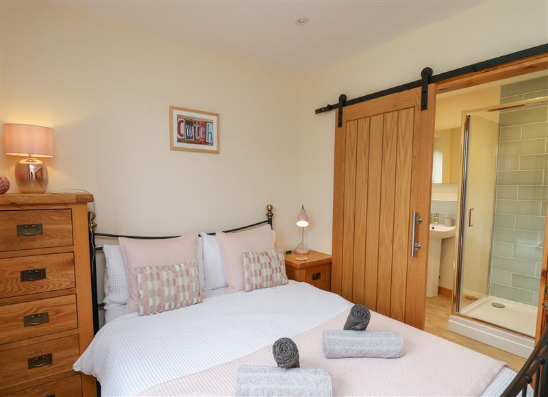 One of the 3 bedrooms (photo 2) at Harp Meadow, Presteigne