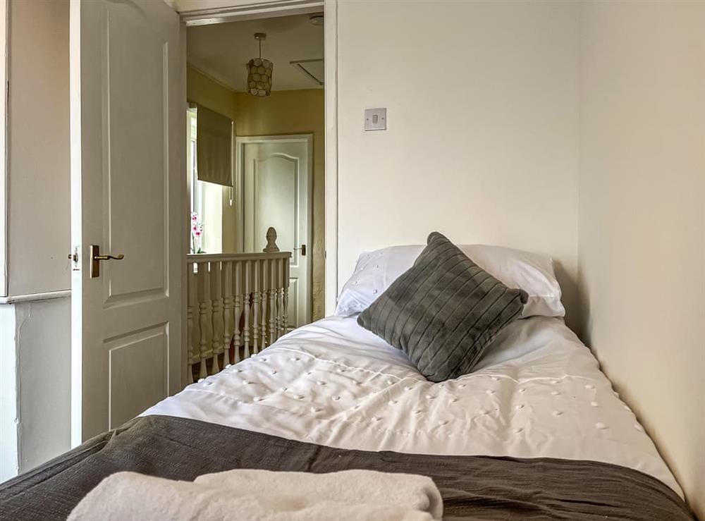 Single bedroom at Harris House in Inkersall, near Chesterfield, Derbyshire