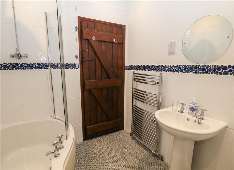 The bathroom at Harrow Cottage, Great Longstone
