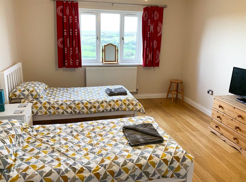 Twin bedroom (photo 2) at Harrowbeard House in Marhamchurch, near Bude, Cornwall