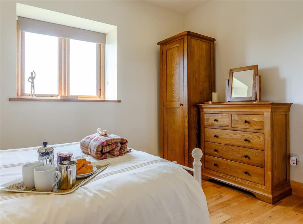 Ample storage within the en-suite double bedroom at Threshing, 