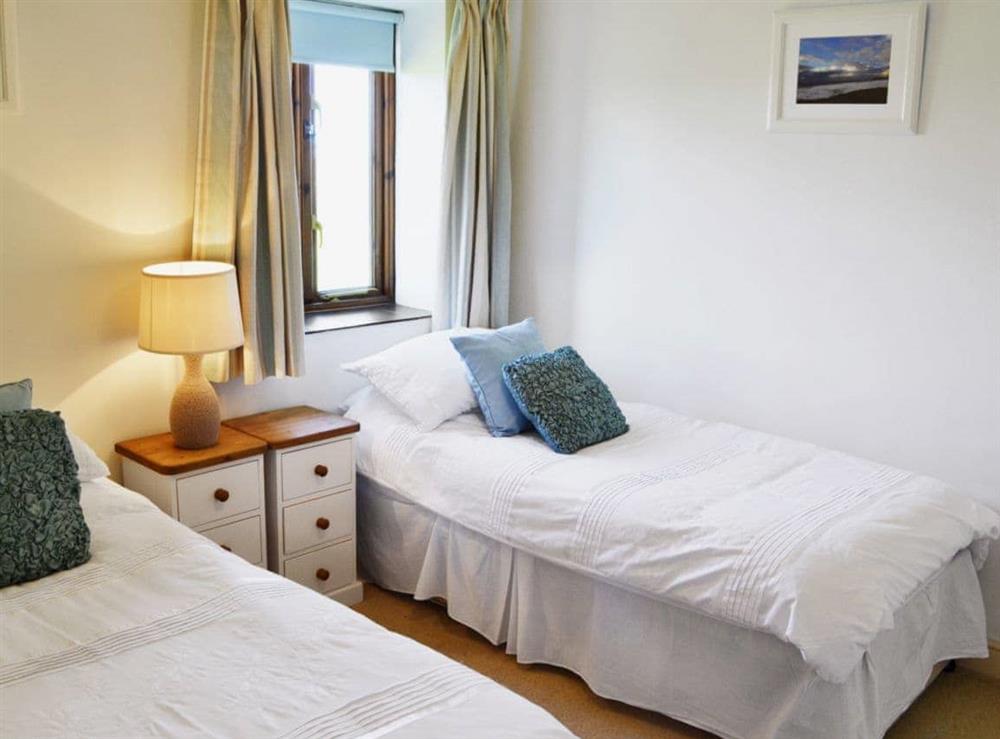 Twin bedroom at Harvest Cottage in Padstow, Cornwall