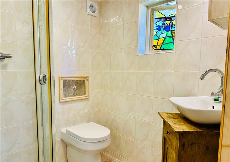 The bathroom at Harveys Lodge, Helston