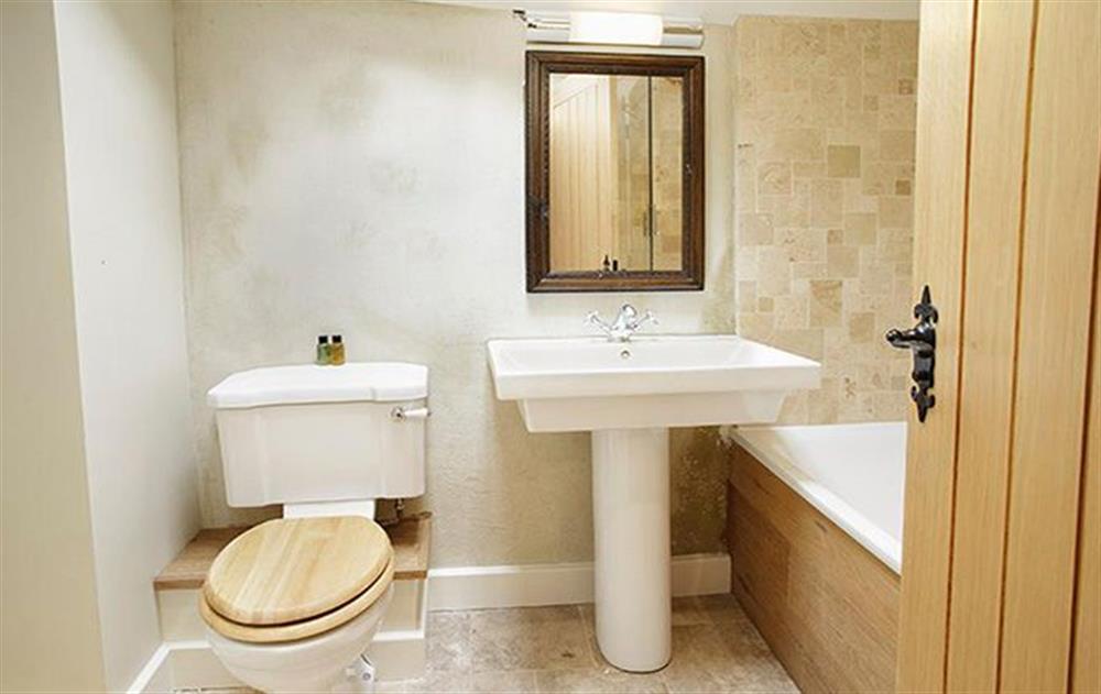 First floor en-suite bathroom with bath and shower over at Hause Hall, Cruick Barn & The Stables, Hallin Fell