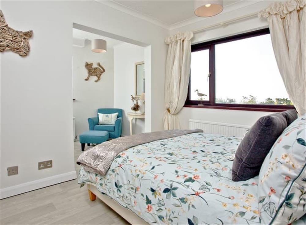 Attractive double bedroom at Hawks Ridge in Downderry, Cornwall