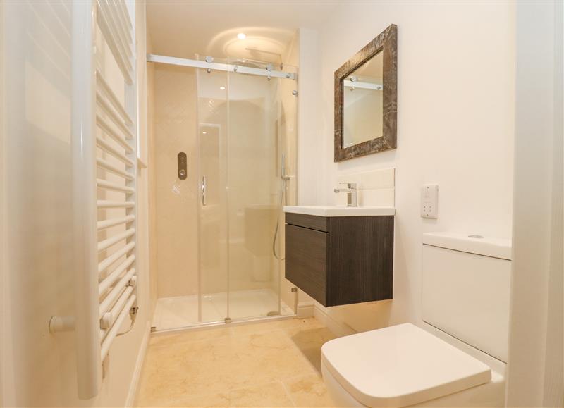 Bathroom at Hawthorn Barn, Northleach