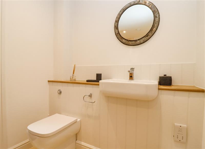 The bathroom (photo 2) at Hawthorn Barn, Northleach