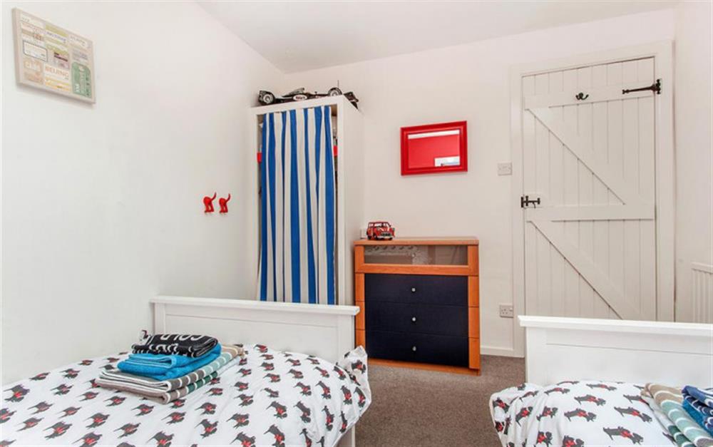 Another view of the twin room. at Hawthorn Cottage in Slapton
